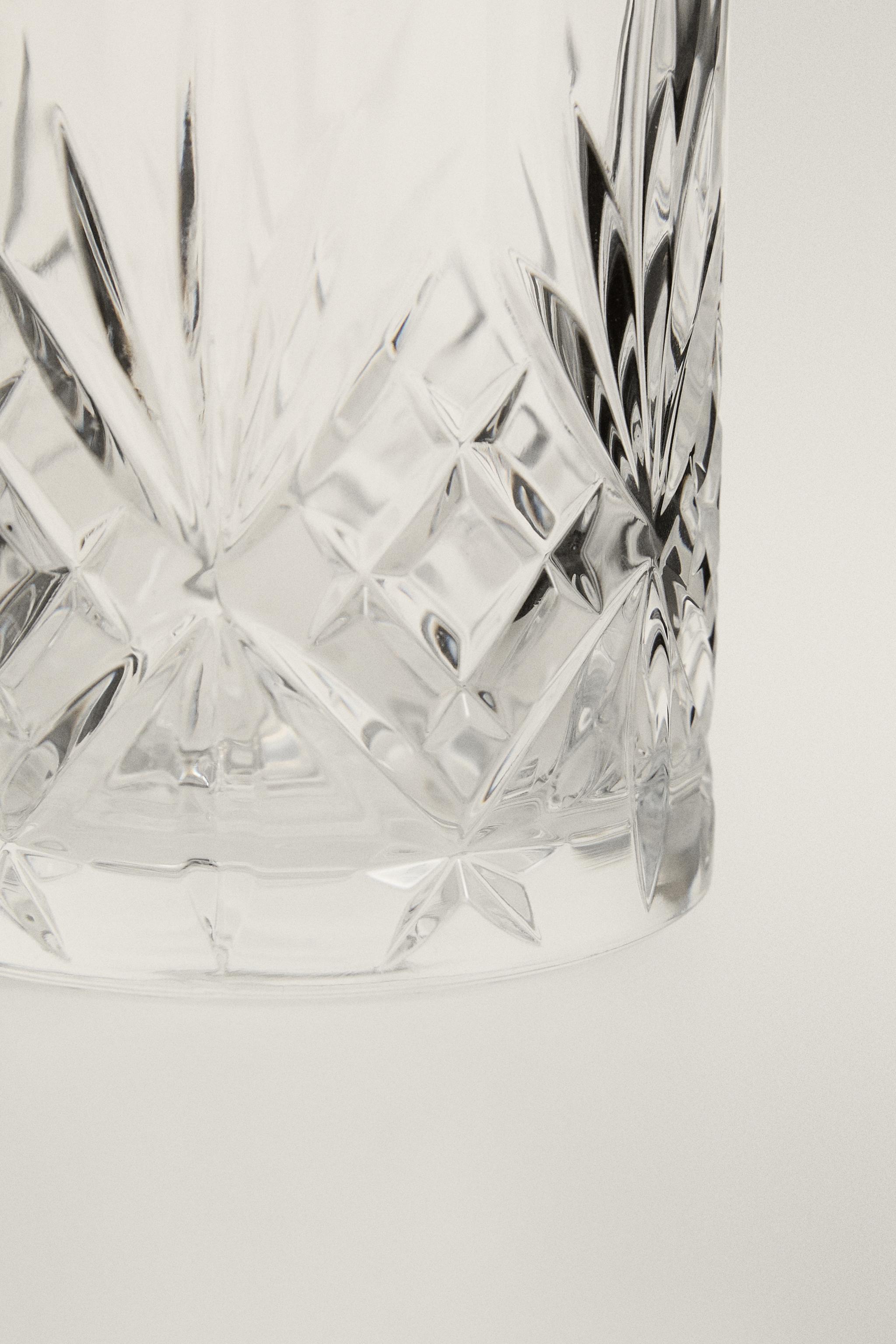 CRYSTALLINE TUMBLER WITH RAISED DESIGN